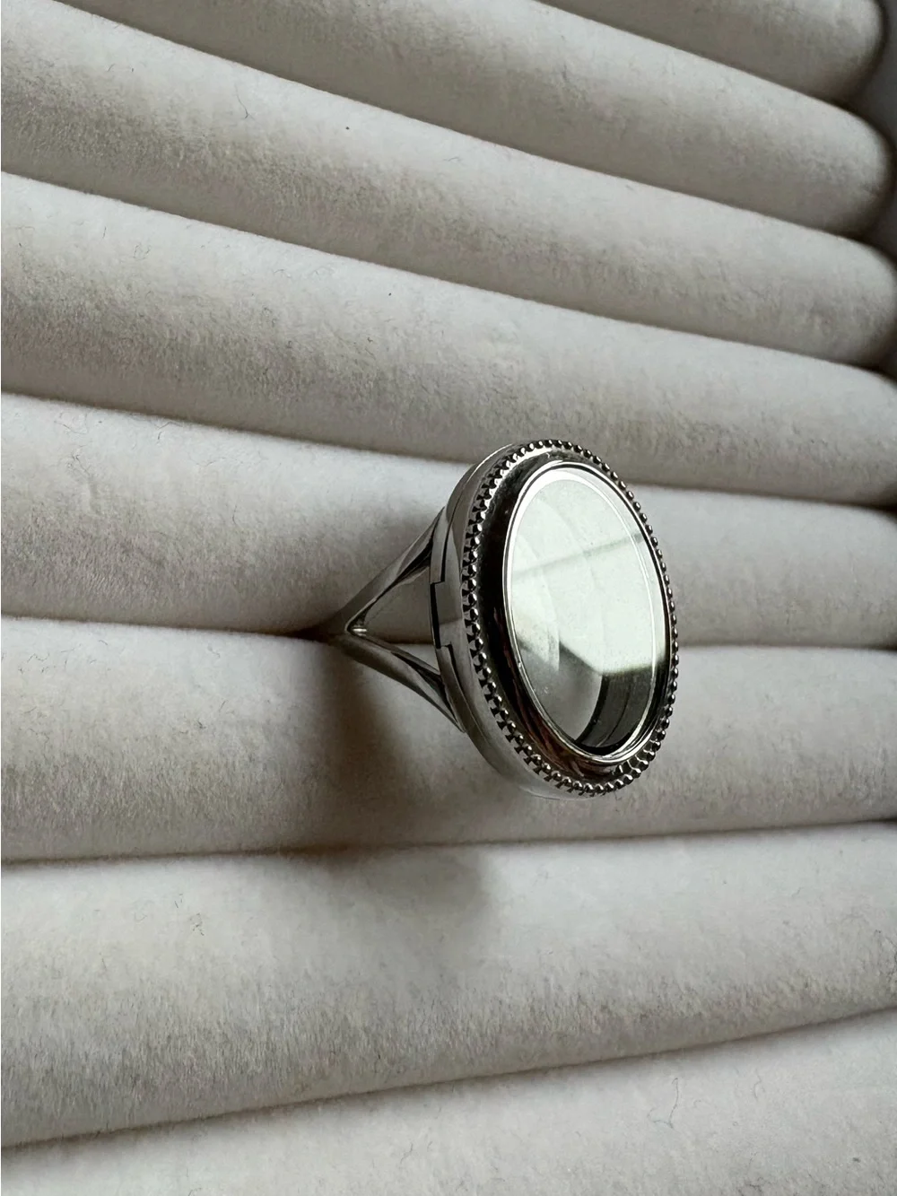 Origami Owl Silver Vintage Living Locket Ring